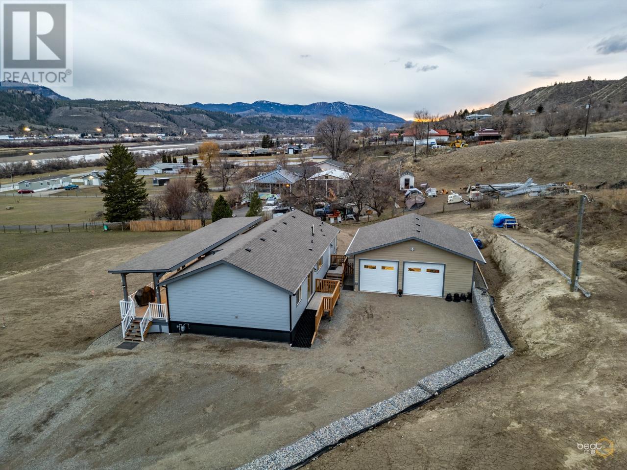 3209 SHUSWAP RD