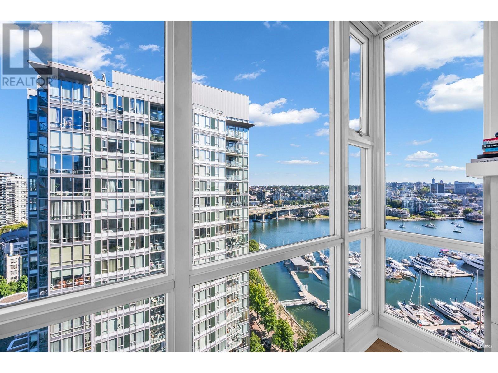 2207 1077 MARINASIDE CRESCENT