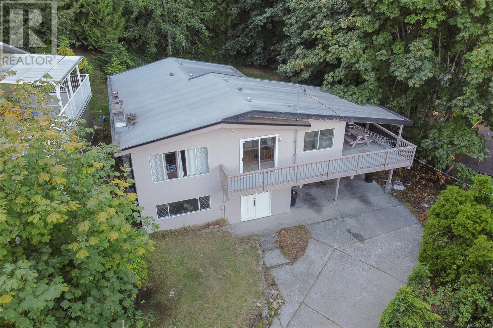 180 Arbutus Cres