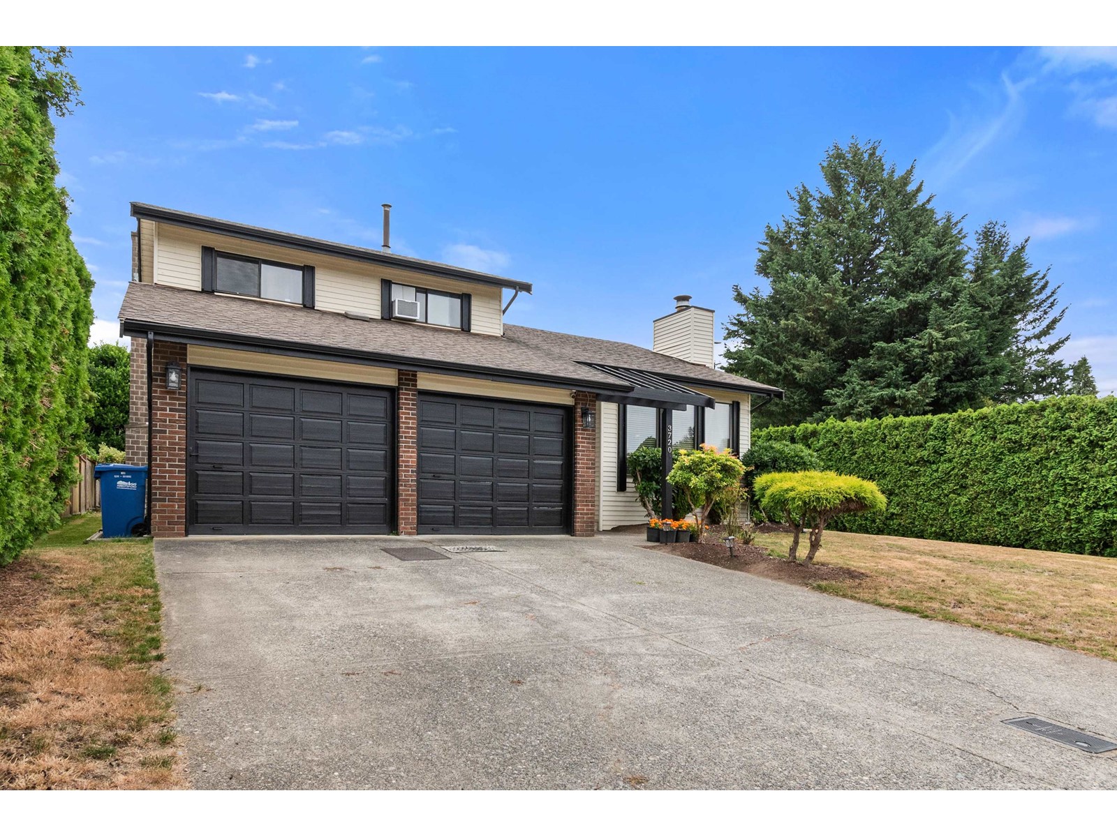 3720 NANAIMO CRESCENT