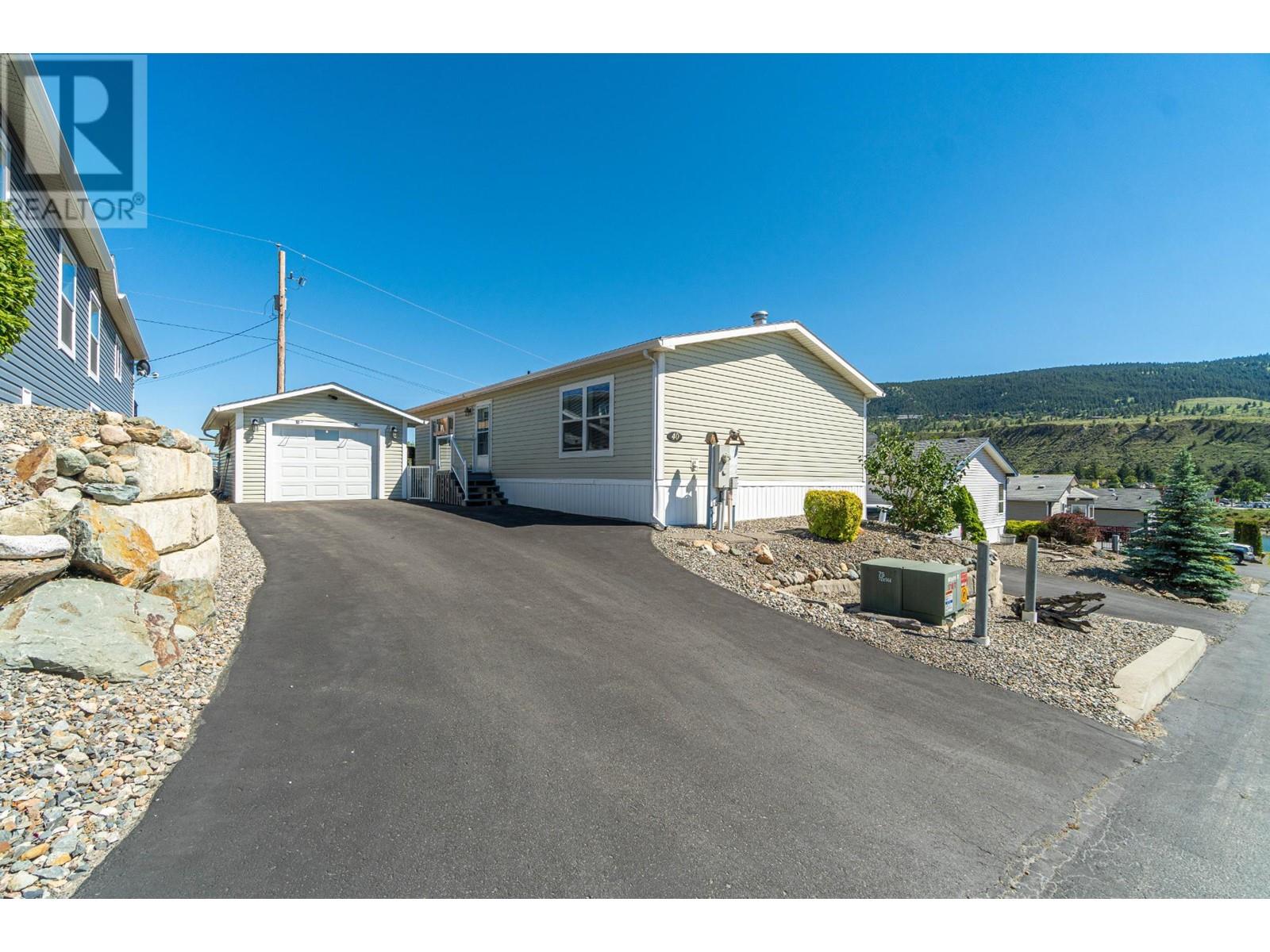 768 SHUSWAP  E Road Unit# 40