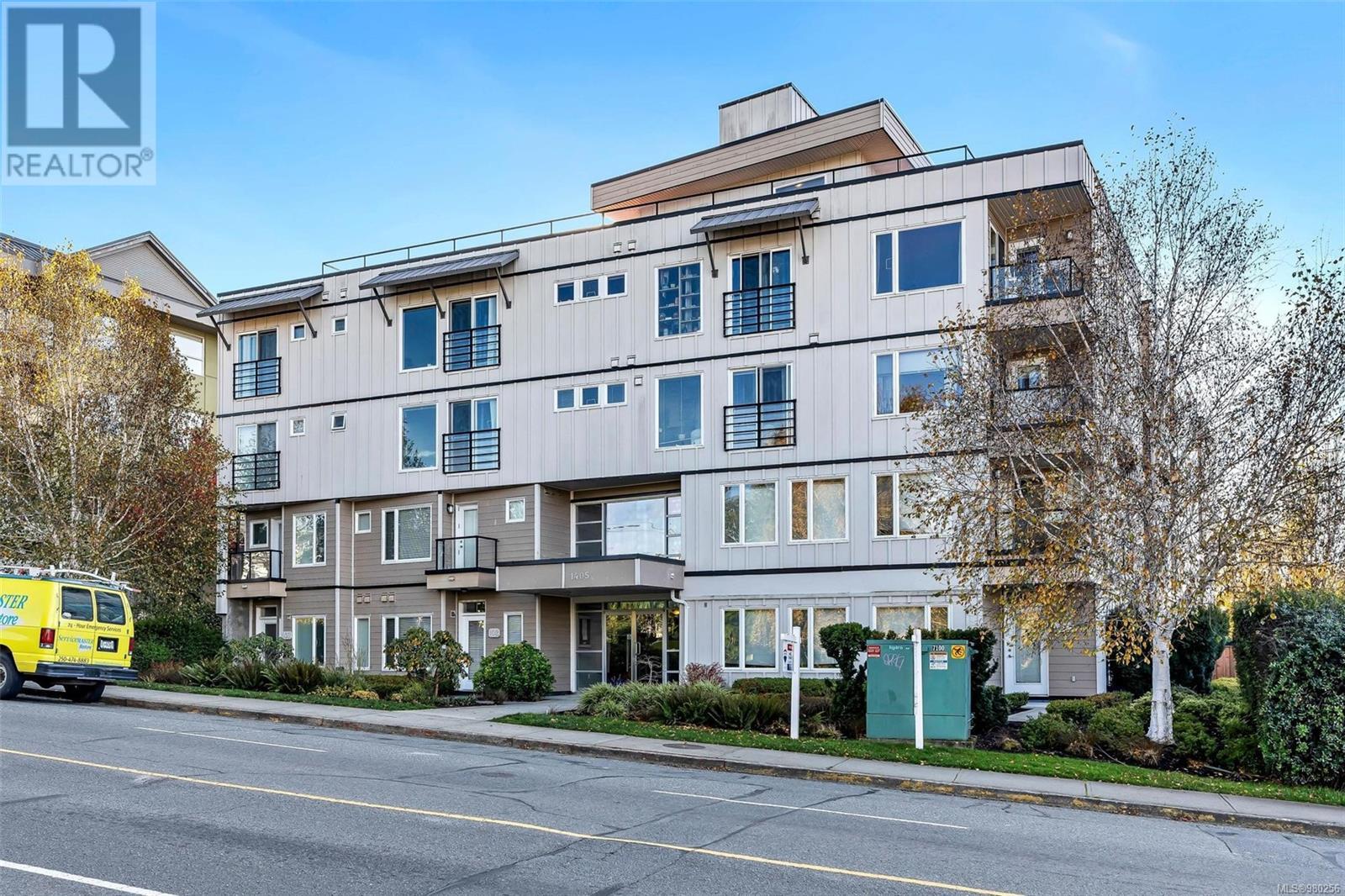 403 1405 Esquimalt Rd